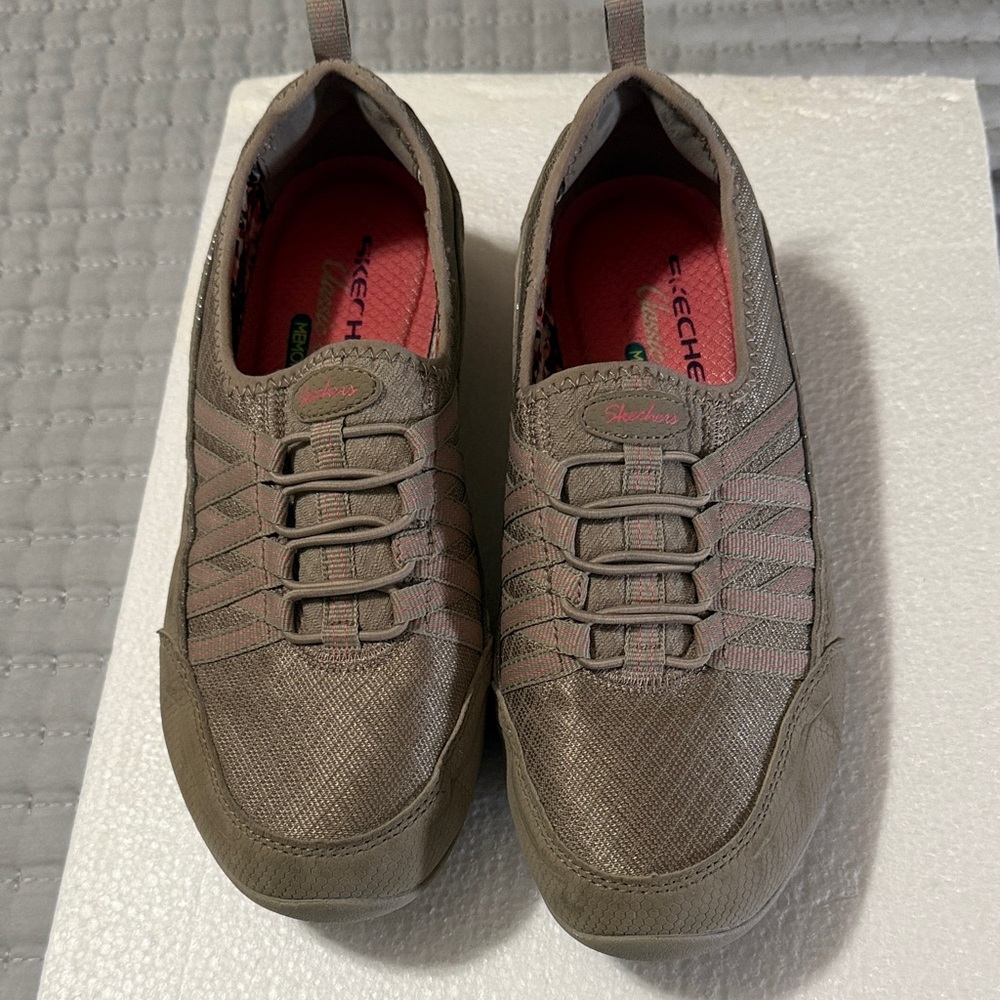 Skechers Womens Taupe Sneakers size 6.5